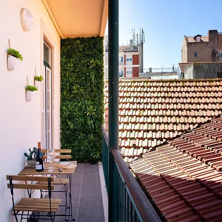Graca Charm Flat With Sunny Balcony Апартаменты