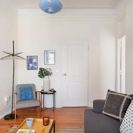 Graca Charm Flat With Sunny Balcony Апартаменты