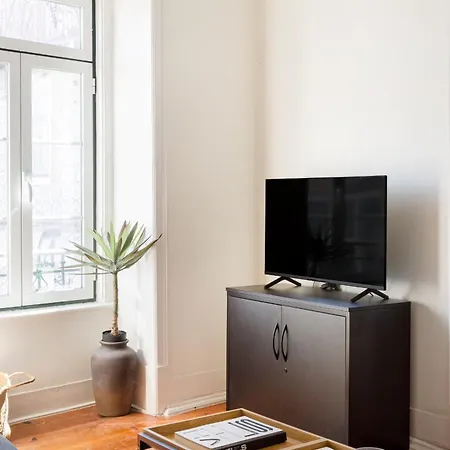 Апартаменты Graca Charm Flat With Sunny Balcony *