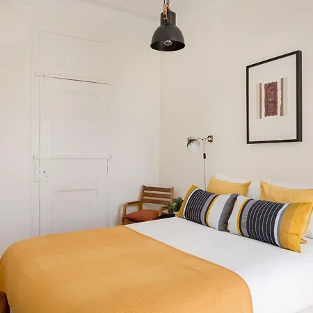 Graca Charm Flat With Sunny Balcony Апартаменты