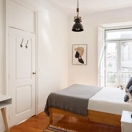 Апартаменты Graca Charm Flat With Sunny Balcony