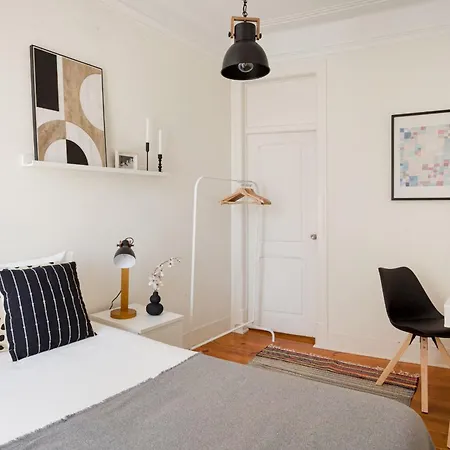 Graca Charm Flat With Sunny Balcony Апартаменты *