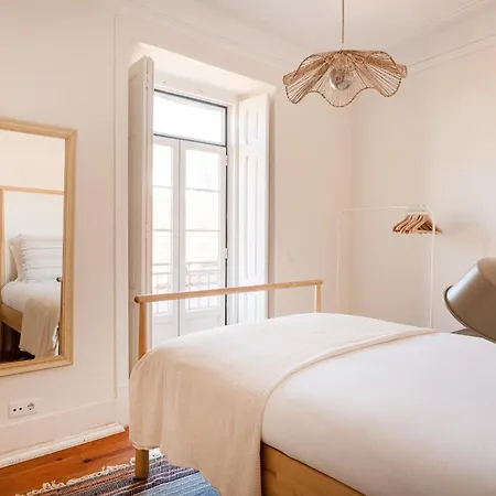Graca Charm Flat With Sunny Balcony Лиссабон