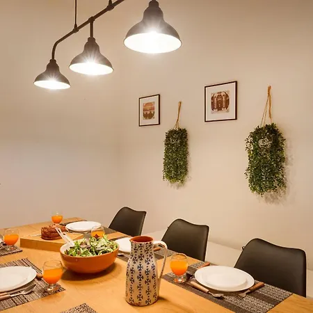 Апартаменты Graca Charm Flat With Sunny Balcony