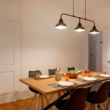 Graca Charm Flat With Sunny Balcony Лиссабон