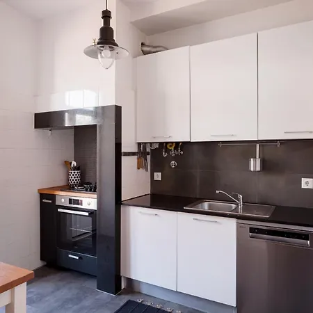 Graca Charm Flat With Sunny Balcony Лиссабон