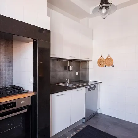 Graca Charm Flat With Sunny Balcony Лиссабон