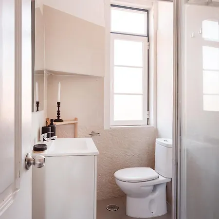 Graca Charm Flat With Sunny Balcony * Лиссабон