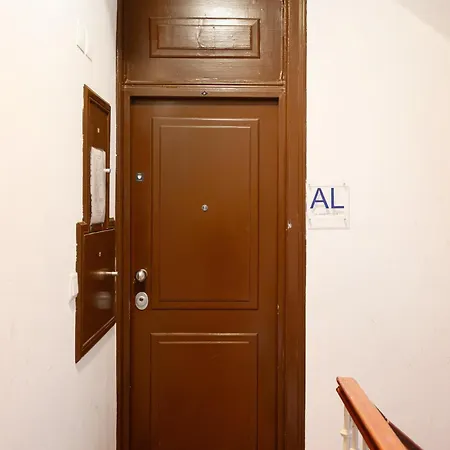Graca Charm Flat With Sunny Balcony Апартаменты *