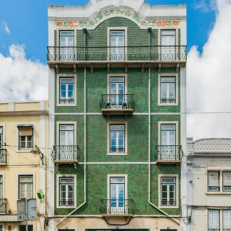 Апартаменты Graca Charm Flat With Sunny Balcony Лиссабон